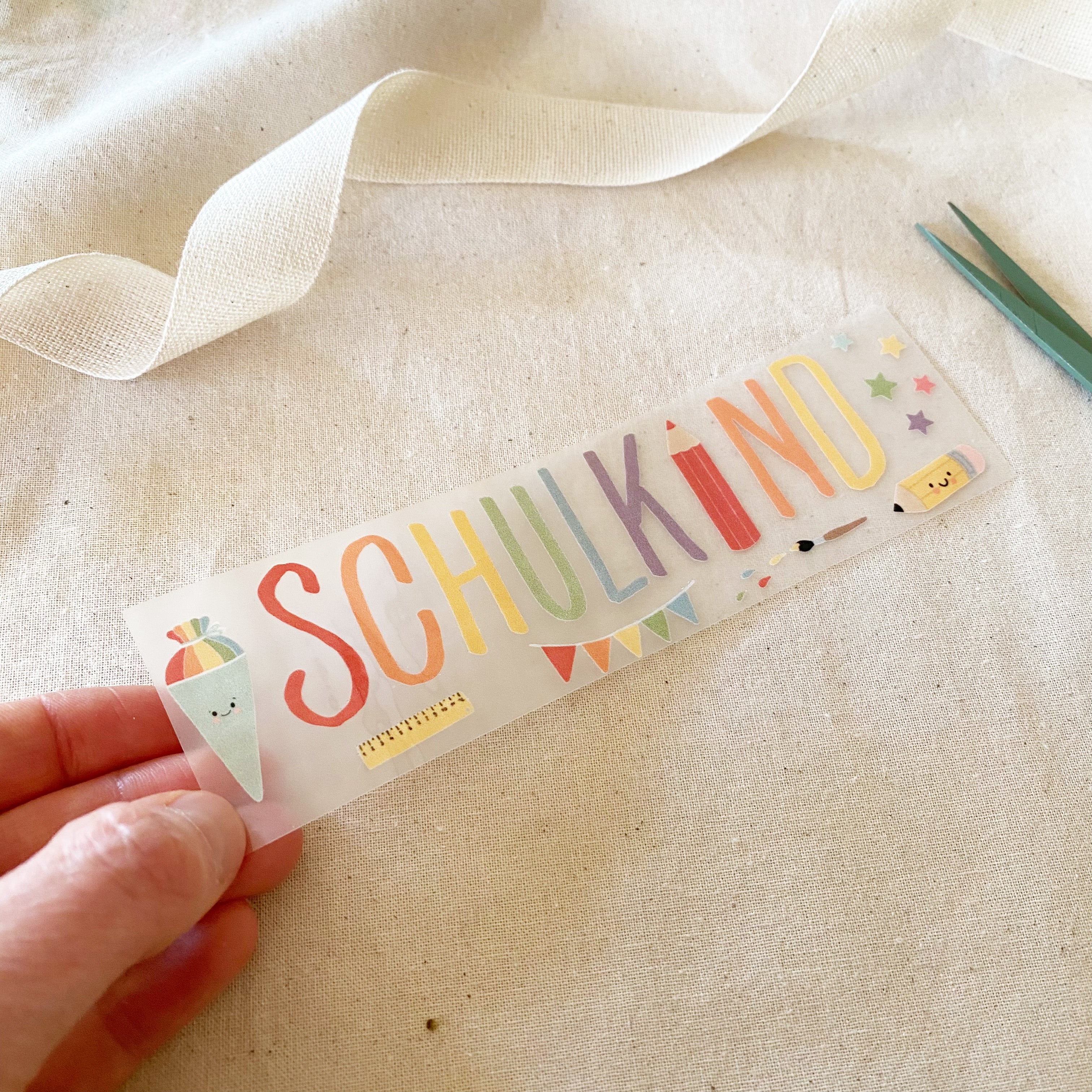 Bügelbild - Schriftzug SCHULKIND in verschiedenen Größen & Schriftarten