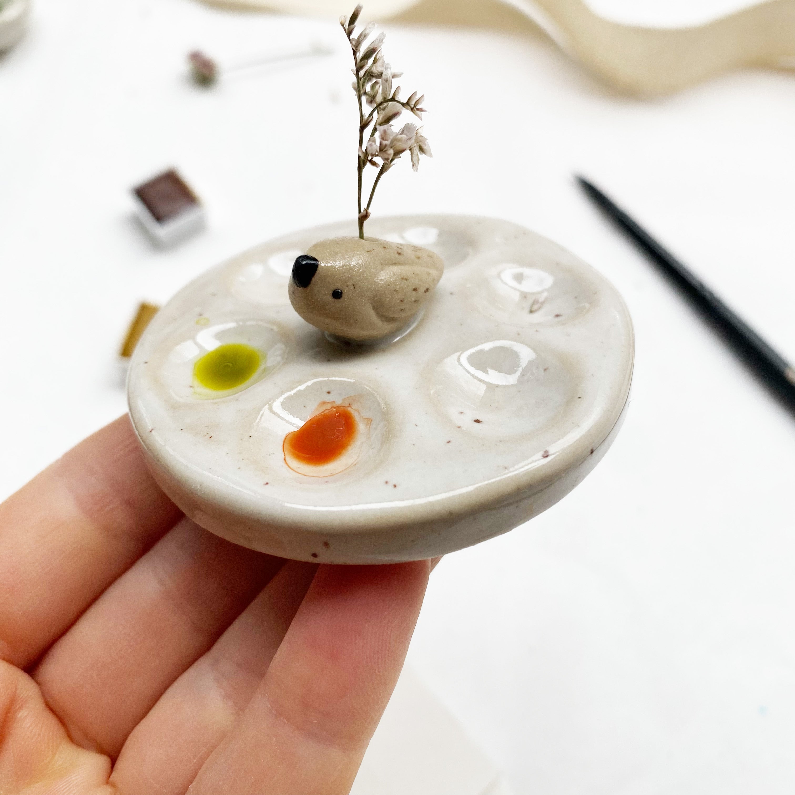 round mini mixing palette with birds