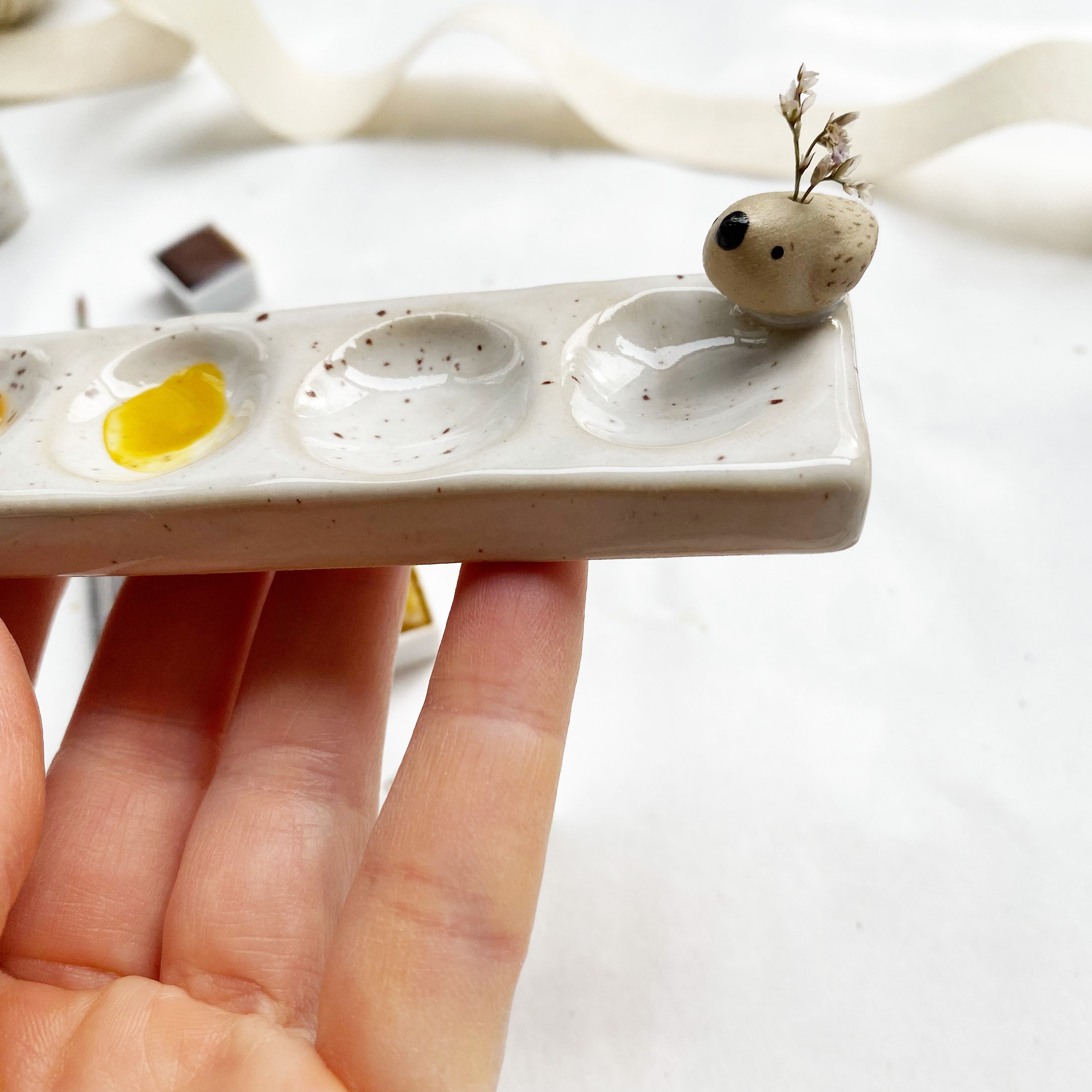 Längliche Mini-Mischpalette mit Vögelchen + Pinselablage