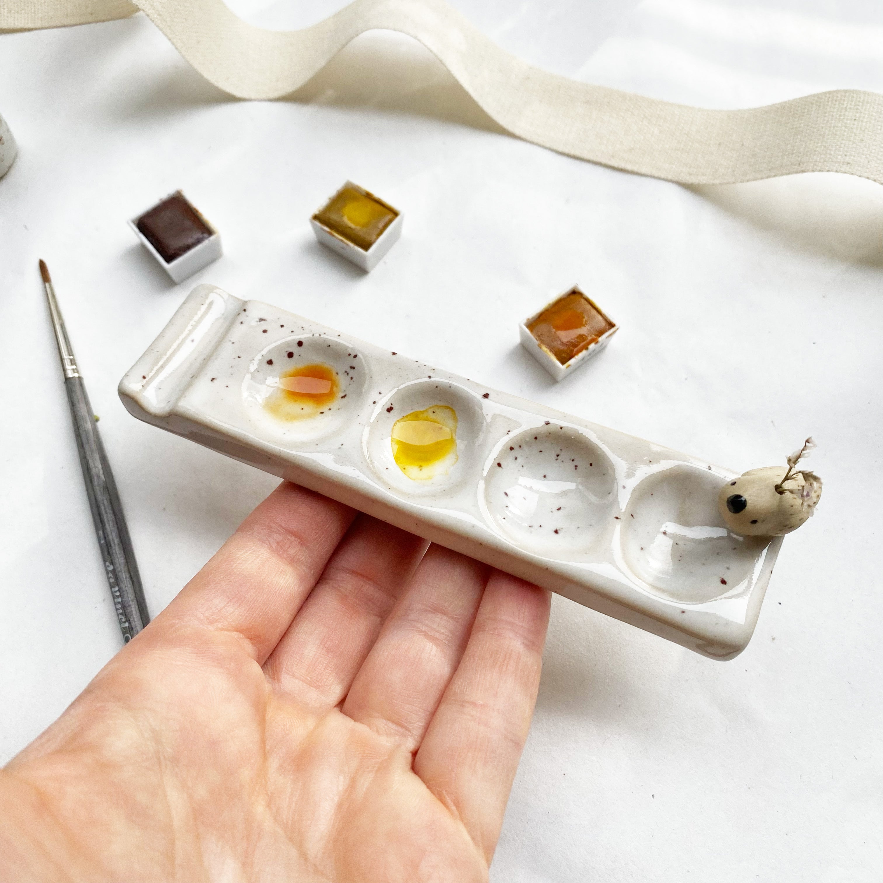 Längliche Mini-Mischpalette mit Vögelchen + Pinselablage