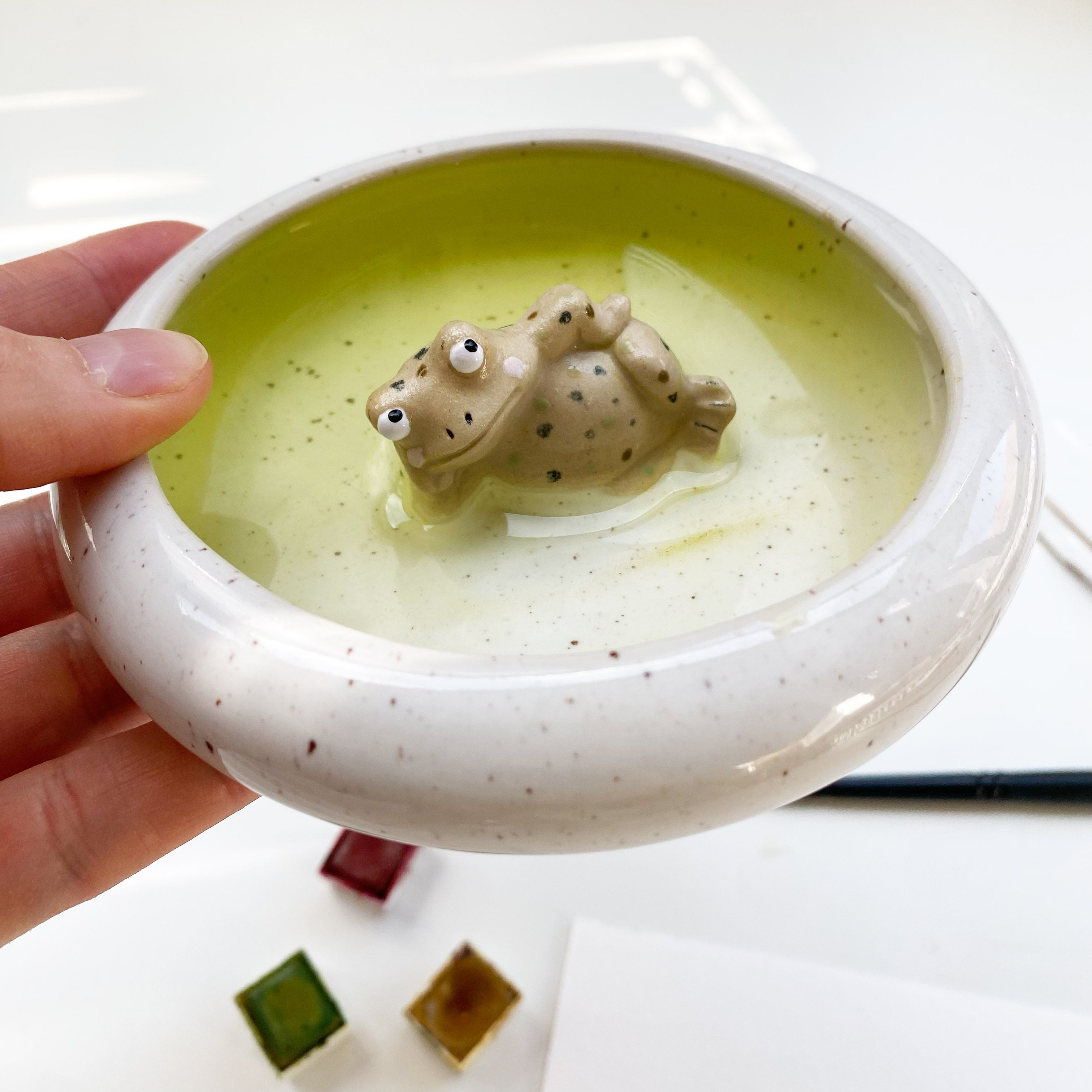 Water bowl / jewelry bowl with frog