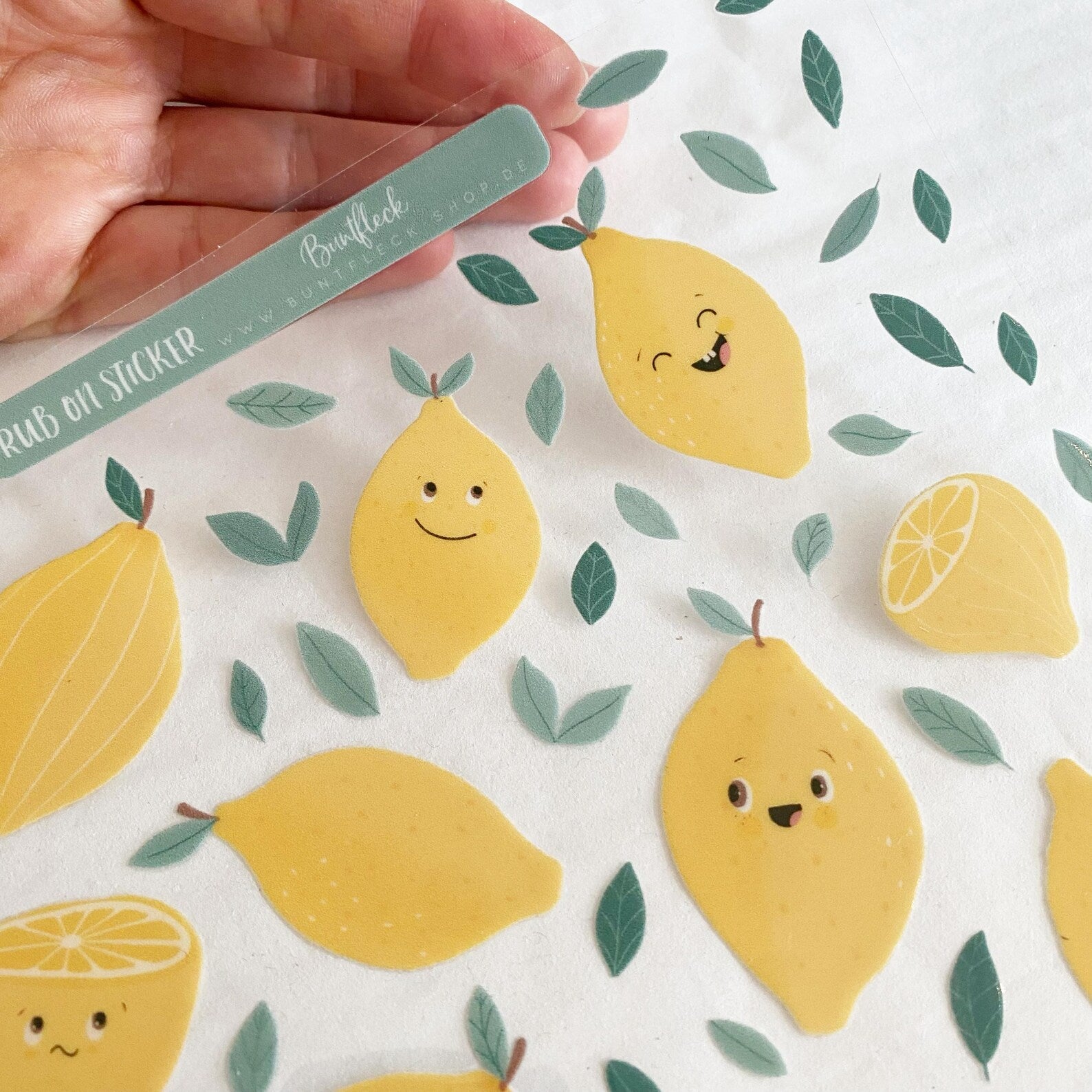 RANDLOSE Sticker / Rub on / für alle glatten Oberflächen / für die Trinkflaschen/Brotdose/ Fahrrad/robust /für innen und außen - süße Zitronen