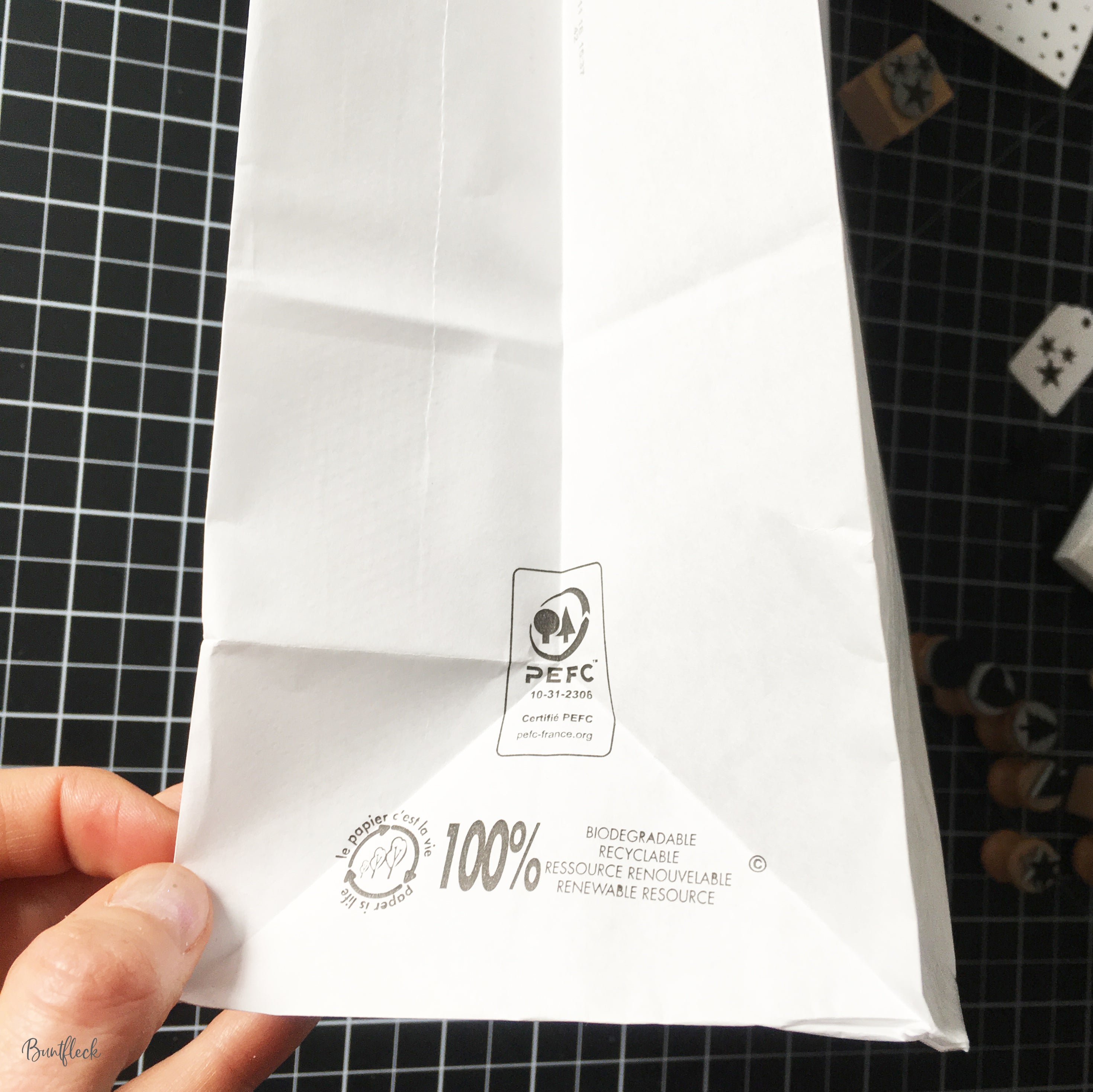 Gift wrapping set + stamp