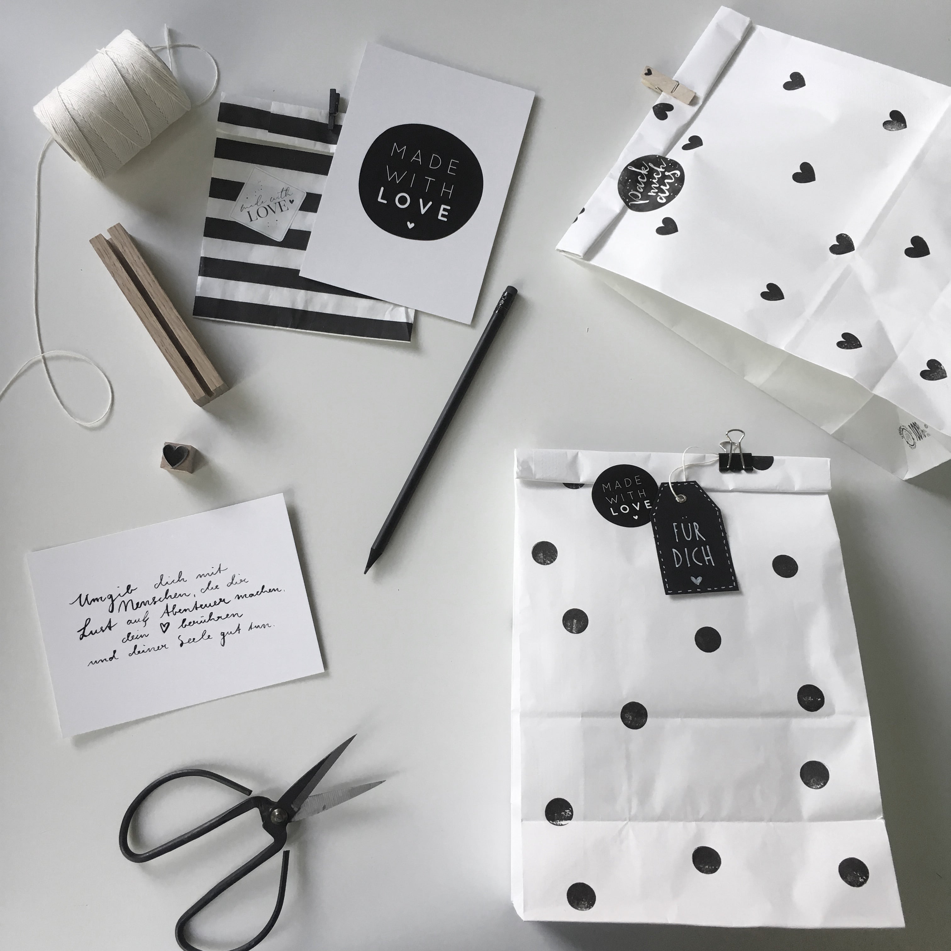 Gift wrapping set + stamp