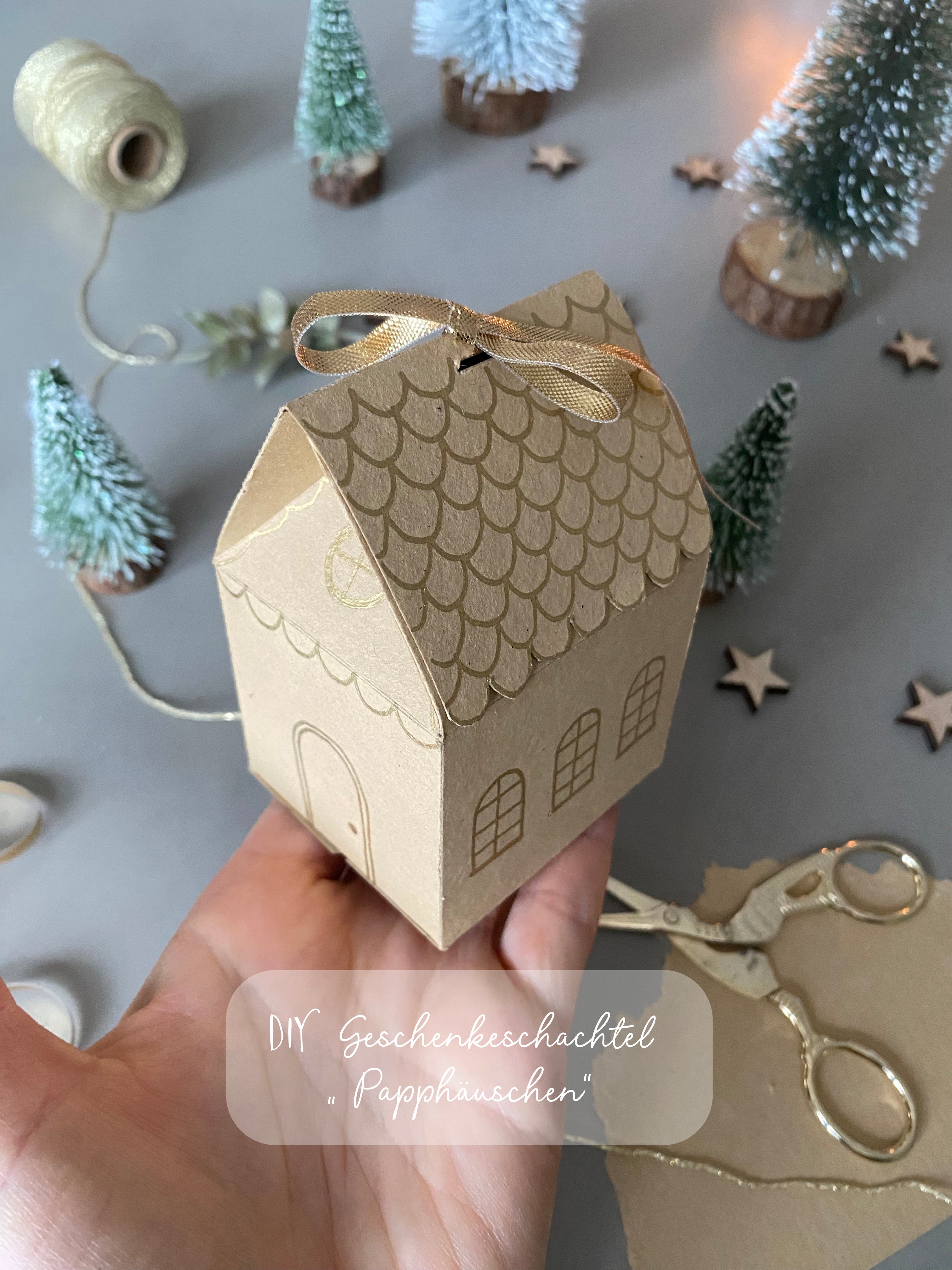 Süßes Papphäuschen / Geschenkschachtel