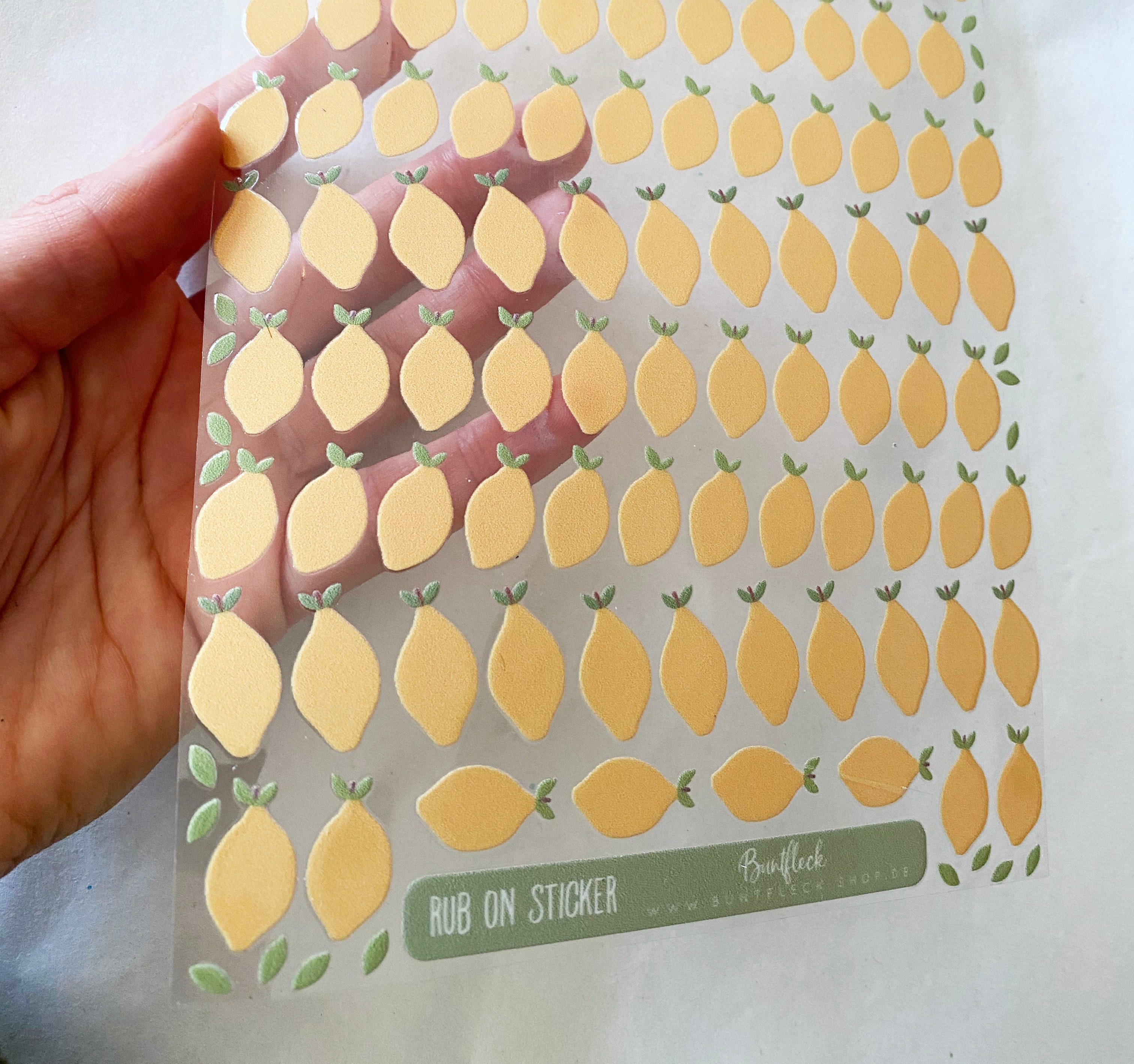 RANDLOSE Sticker / Rub on / für alle glatten Oberflächen / für die Trinkflaschen/Brotdose/ Fahrrad/robust /für innen und außen - Zitronen klein