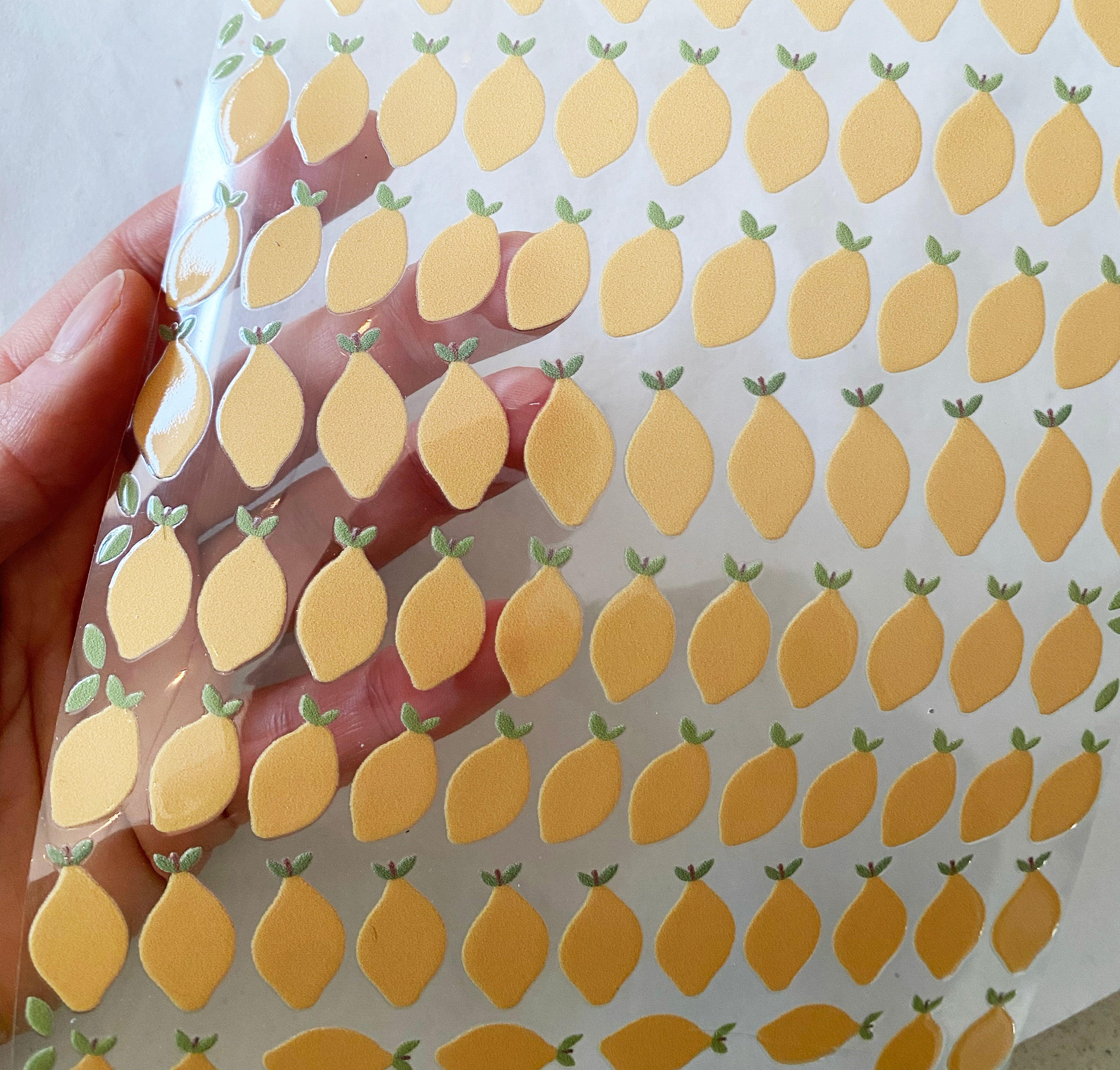 RANDLOSE Sticker / Rub on / für alle glatten Oberflächen / für die Trinkflaschen/Brotdose/ Fahrrad/robust /für innen und außen - Zitronen klein