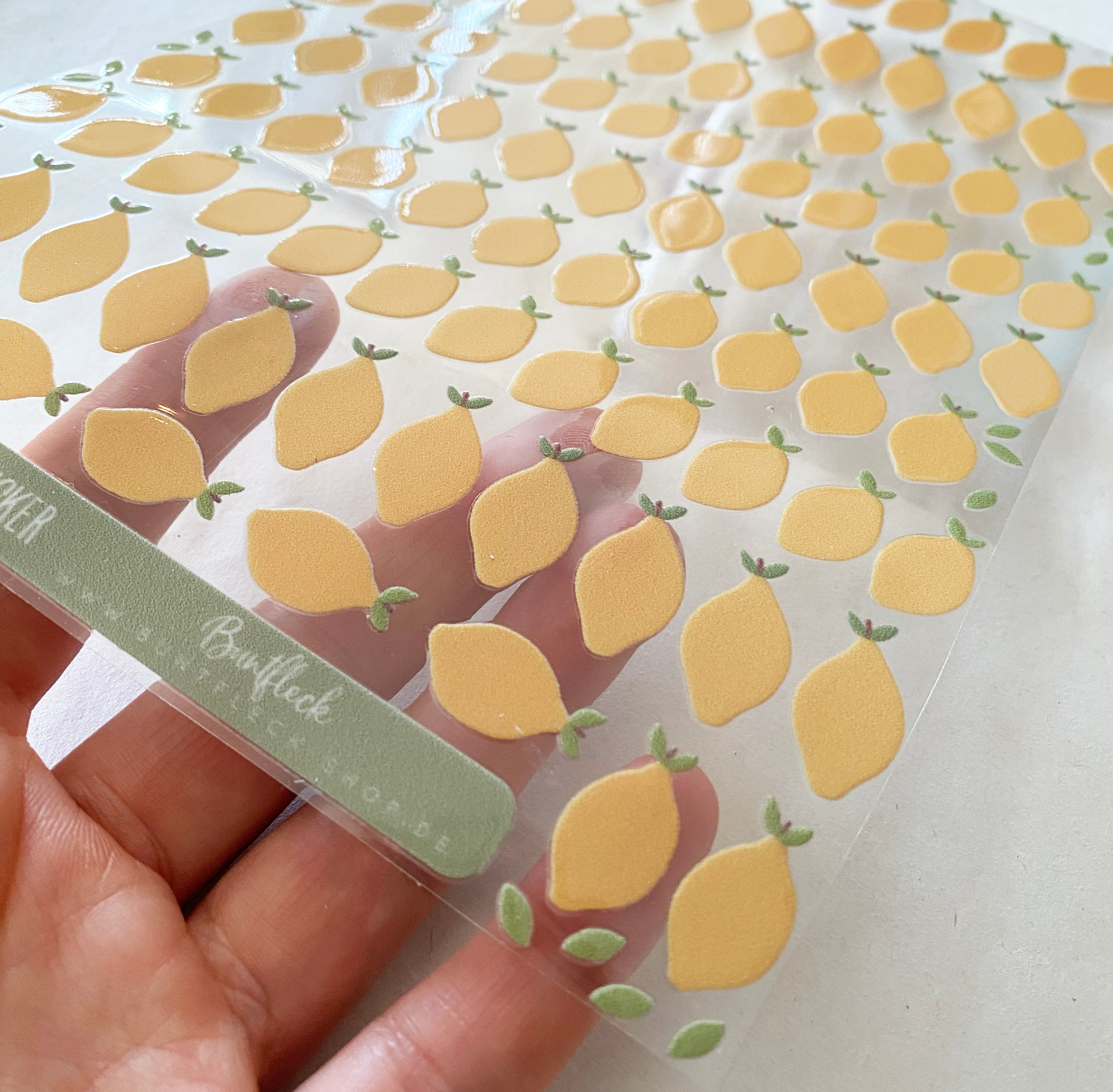 RANDLOSE Sticker / Rub on / für alle glatten Oberflächen / für die Trinkflaschen/Brotdose/ Fahrrad/robust /für innen und außen - Zitronen klein