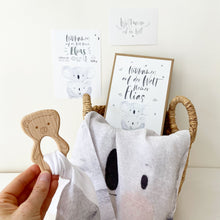 Laden Sie das Bild in den Galerie-Viewer, Baby Geschenkbox / Newborn Set / Mulltuch - Koala