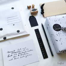 Laden Sie das Bild in den Galerie-Viewer, Geschenkpapier-dots
