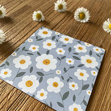 Laden Sie das Bild in den Galerie-Viewer, Karte/Postkarte quadratisch - Gänseblümchen