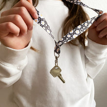 Laden Sie das Bild in den Galerie-Viewer, Schlüsselband / Lanyard - Gänseblümchen