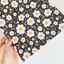 Laden Sie das Bild in den Galerie-Viewer, Geschenktüten / Papiertüten in A4 mit Gänseblümchen